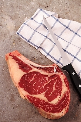 포토 JPG 해외이미지 음식 뼈 육류 스테이크 요리 사람없음 식사 저녁식사 소고기 먹기 준비 날것 갈비뼈 점심식사 생식 해외202004 해외포토 식재료 모션 서양음식 파일형식 이미지허브