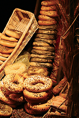 포토 JPG 해외이미지 음식 휴가 건조 씨앗 사람없음 장식 갈색 바구니 요식업 저녁식사 빵집 흰색 신선 원형 사발 바게트 두루마리 굽기 롤 밀가루 토스트 깨 베이글 모음 추수감사절 로즈메리 덩어리 점심식사 번 이스트 제빵사 포상금 해외202004 해외포토 도형 식물 직업 산업 기독교 빵 컬러 돈 식재료 한글 상점 식사 조미료 사기그릇 가루 구이 허브 파일형식 이미지허브