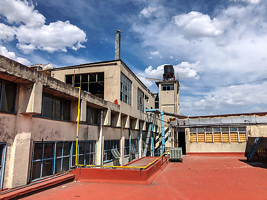 포토 JPG 해외이미지 디자인 외관 산업 건축양식 공장 하늘 지붕 주택 굴뚝 사람없음 야외 건물 파란색 환경 금속 힘 장비 에너지 도시 뜨거움 재산 정상 옥상 묘사 질감 시스템 튜브 공학 환풍기 린스 배기가스 철강 파이프라인 해외202004 해외포토 건축물 교육 건축 컬러 공업 재질 금융 파이프_관 파일형식 이미지허브