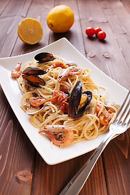 포토 JPG 해외이미지 음식 다이어트 조개 새우 파스타 건강 스파게티 어류 요리 사람없음 빛 식사 저녁식사 맛 먹이 가재 해산물 홍합 점심식사 해외202004 해외포토 컨셉 어패류 서양음식 갑각류 수중동물 파일형식 이미지허브