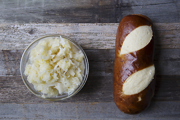 포토 JPG 해외이미지 전통 접시 음식 빵 채소 재료 건강 요리 사람없음 갈색 시골 신선 사발 굽기 유기농 양배추 날것 피클 채식주의자 핸드메이드 브레첼 비건 해외202004 해외포토 식기 웰빙 컬러 디저트 사기그릇 구이 채식 절임 파일형식 이미지허브