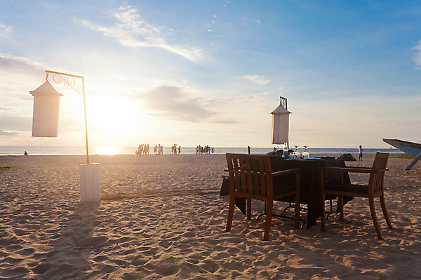 포토 JPG 해외이미지 전통 여자 남자 실루엣 아시아 모래 섬 여행 자연 탁자 휴가 조명 사람 풍경 사람없음 여름 빛 햇빛 태양 맑음 저녁식사 일몰 광선 어부 엽서 빛망울 스리랑카 해외202004 해외포토 자연요소 직업 계절 나라 가구 날씨 촬영기법 노을 식사 편지 생태계 파일형식 이미지허브