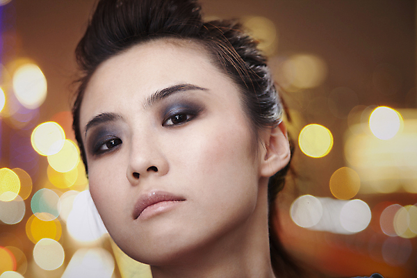 포토 JPG 해외이미지 긴머리 응시 여자 얼굴 청소년 갈색머리 한명 20대 야외 아웃포커스 신체부위 가로 컬러풀 머리 유행 중국 도심 야간 디지털합성 신분 예술가 베이징 시티라이프 개성 아이섀도 포니테일 빛망울 반항 그런지 독립 사춘기 심각 특별함 펑크 의료성형뷰티 힙스터 유흥 해외202004 해외포토 자연요소 1 라이프스타일 헤어스타일 시선 패션 아시아 컬러 컨셉 모션 촬영기법 사람 청년 빛 화장품 도시 파일형식 이미지허브