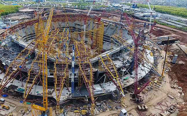 포토 JPG 해외이미지 외관 공원 산업 비즈니스 건축양식 공 하늘 노동자 아파트 프레임 사람없음 건물 컵 가로 파란색 사무실 탑 금속 고층빌딩 축구 기계 경기장 장비 성장 도시 업무 땅 아래 기중기 상승 러시아 공학 2018년 개발 철강 콘크리트 해외202004 해외포토 직업 식기 건축물 공공시설 교육 건축 유럽 컬러 컨셉 스포츠시설 재질 주택 빌딩 구기 작업 중장비 연도 방향 위치 파일형식 이미지허브