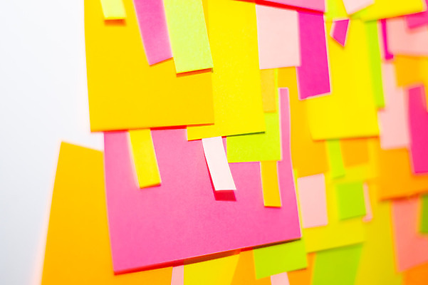 포토 JPG 해외이미지 디자인 종이 분홍색 백그라운드 스티커 일러스트 비즈니스 그림자 사람없음 빨간색 초록색 세트 컬러풀 사무실 노란색 라벨 쪽지 공백 정보 흰색 발표 메시지 수집 편지지 코르크 공지사항 시트 고립 어려움 엘리먼트 조언 목차 많음 해외202004 해외포토 컬러 컨셉 프레임 편지 파일형식 이미지허브