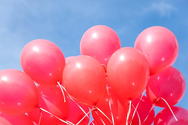 포토 JPG 해외이미지 구름 분홍색 컨셉 공 하늘 휴가 사람없음 빨간색 파란색 장난감 축하 오브젝트 정리 여의주 많음 해외202004 해외포토 자연요소 컬러 파일형식 이미지허브