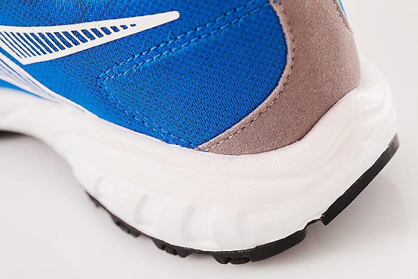 포토 JPG 해외이미지 라이프스타일 옷 문화 스포츠 백그라운드 운동화 신발 새로움 건강 사람없음 옆모습 파란색 운동복 운동 쌓기 걷기 기차 흰색 쌍 닫기 시원함 연습 체육관 캔버스 펑키 고무 고립 해외202004 해외포토 육상교통 뷰포인트 컬러 컨셉 모션 대중교통 생활 파일형식 이미지허브