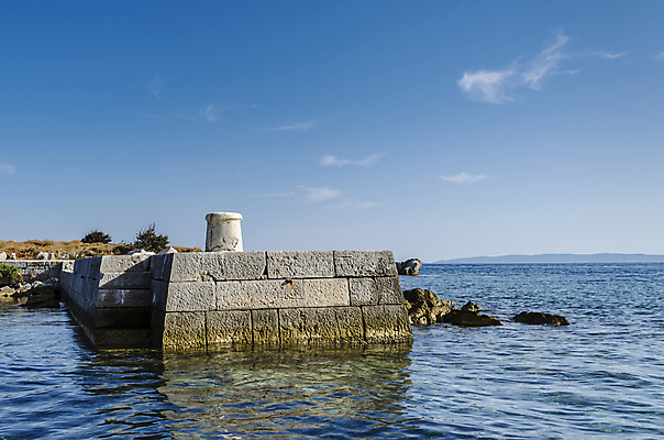 포토 JPG 해외이미지 바다 섬 하늘 사람없음 물 파란색 평화 항구 맑음 침묵 보트 황무지 떨어짐 멀리 단계 고립 혼자 수평선 해외202004 해외포토 자연요소 컬러 컨셉 배_교통 교통시설 날씨 소리 파일형식 이미지허브
