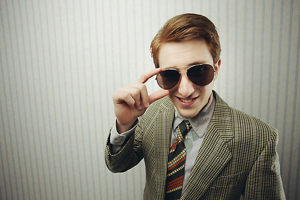 포토 JPG 해외이미지 백인 캐릭터 응시 남자 안경 포즈 장난 비즈니스 청소년 표정 한명 정장 소년 선글라스 유행 재킷 유머 우아함 복고 빨간머리 멍청이 캐리커처 성인남자만 해외202004 해외포토 서양인 1 헤어스타일 시선 잡화 옷 감정 어린이 컨셉 사람 외투 그림 남자만 성인만 파일형식 이미지허브