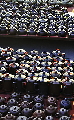 포토 JPG 해외이미지 아시아 음료 잎 건조 취미 사람없음 컵 세일 상점 중국 도자기 역사 시장 붓기 차 냄비 찻주전자 수집 연습 해외202004 해외포토 식물 식기 나라 모션 주전자 솥 파일형식 이미지허브