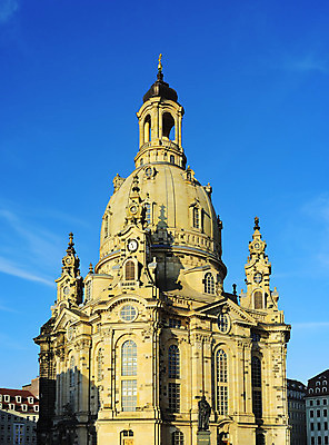 포토 JPG 해외이미지 구름 전통 외관 유럽 종교 문화 여행 건축양식 창문 하늘 휴가 새로움 주택 독일 사람 사람없음 건물 세로 파란색 성당 교회 탑 바위 도시 역사 정사각형 장면 지역 사암 타운 르네상스 바로크 스타일 해외202004 해외포토 자연요소 도형 건축물 건축 나라 컬러 컨셉 종교건축 돌_바위 파일형식 이미지허브