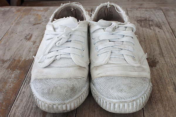 포토 JPG 해외이미지 문화 스포츠 신발 2 패턴 부분 놀이 건강 사람없음 옆모습 청춘 달리기 운동 반사 유행 걷기 흰색 쌍 혀 연습 체육관 트레이너 펑키 먼지 고무 그런지 선로 양발 옛날 유일 해외202004 해외포토 뷰포인트 컬러 컨셉 무늬 모션 헬스 입 파일형식 이미지허브