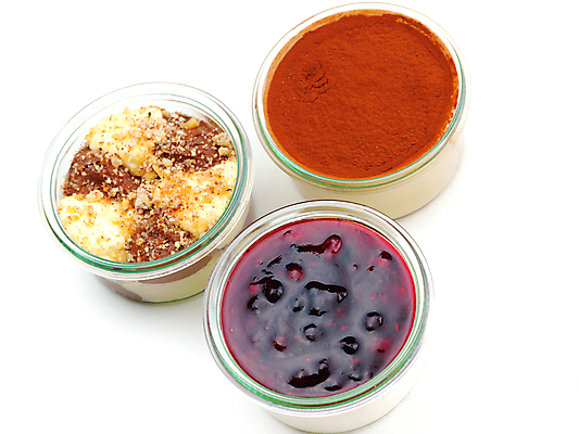 포토 JPG 해외이미지 실내 종류 사람없음 다양 세개 흰배경 푸딩 과일푸딩 티라미수 해외202004 해외포토 다수 백그라운드 디저트 3 내부 흰색 파일형식 이미지허브