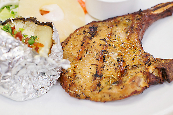 포토 JPG 해외이미지 접시 음식 백그라운드 채소 부분 뼈 감자 건강 육류 돼지고기 스테이크 요리 사람없음 가로 초록색 식사 저녁식사 치킨 샐러드 소고기 튀김 흰색 그릴 애피타이저 바비큐 자르기 굽기 먹기 점심식사 등심 해외202004 해외포토 식기 컬러 식재료 모션 주방용품 서양음식 구이 닭고기요리 파일형식 이미지허브