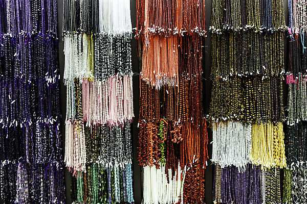 포토 JPG 해외이미지 줄 바다 오렌지 목걸이 매달리기 건강 미술 사람없음 장식 빛 갈색 유행 화려 우아함 보석 전시회 구슬 광택 목 보물 폴란드 내추럴 줄서기 해외202004 해외포토 유럽 컬러 컨셉 과일 장신구 모션 문화예술 신체부위 전시 광석 파일형식 이미지허브