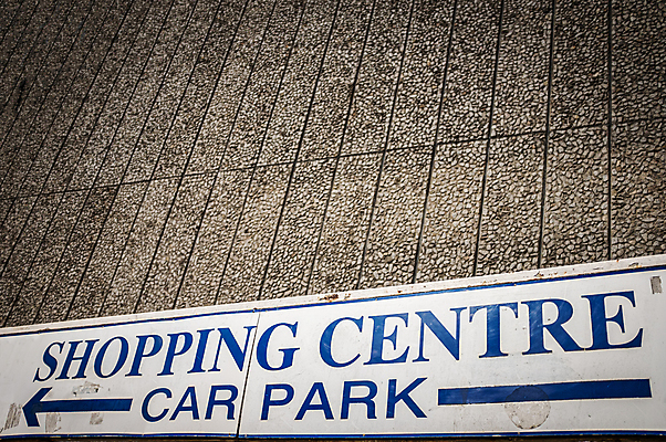 포토 JPG 해외이미지 문화 벽 건축양식 날씨 영국 잉글랜드 거리 사람없음 내부 건물 경제 쇼핑 회색 도시 센터 주차 가난 쇼핑몰 버리기 사인 런던 복고 70대 소매 그런지 썩음 옛날 스타일 카피스페이스 스코틀랜드 해외202004 해외포토 건축물 노년 건축 유럽 컬러 컨셉 모션 공백 파일형식 이미지허브