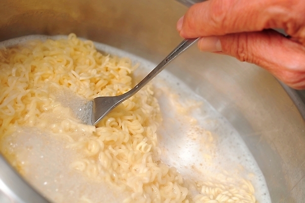 포토 JPG 해외이미지 라이프스타일 접시 아시아 음식 포크 컨셉 다이어트 재료 건강 요리 동양인 사람없음 물 노란색 주방 식당 식사 중국 뜨거움 맛 냄비 먹기 속도 메뉴 국수 끓이기 순간 채식주의자 해외202004 해외포토 자연요소 식기 나라 컬러 모션 인종 생활 상점 면류 솥 채식 파일형식 이미지허브