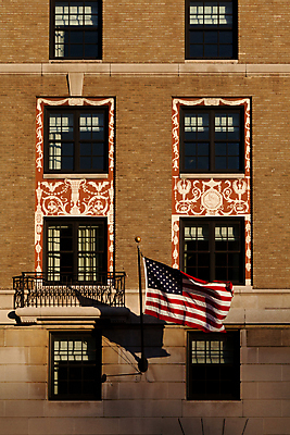 포토 JPG 해외이미지 모양 건축물 계절 별 북아메리카 겨울 건축양식 창문 사람없음 건물 갈색 미국 줄무늬 깃발 역사 성조기 직원 오브젝트 애국심 정문 혼자 스타일 해외202004 해외포토 자연요소 건축 컬러 무늬 아메리카 문 국기 파일형식 이미지허브