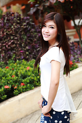 포토 JPG 해외이미지 나무 식물 1 라이프스타일 공원 여자 꽃 행복 아시아 얼굴 백그라운드 꽃무늬 태국 자연 한명 사람 동양인 성인 야외 유행 우주 정원 일본 중국 흰색 신선 원예 내추럴 해외202004 해외포토 공공시설 감정 나라 컬러 무늬 인종 취미 생활 신체부위 생태계 파일형식 이미지허브