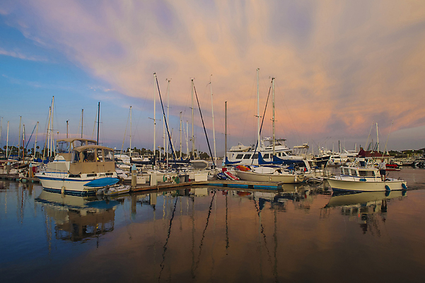 포토 JPG 해외이미지 바다 여행 요트 낚시 휴가 항해 풍경 사람없음 물 여름 파란색 항구 황혼 만 보트 함선 캘리포니아 포트 해외202004 해외포토 자연요소 계절 컬러 배_교통 교통시설 레저 미국 일몰 파일형식 이미지허브
