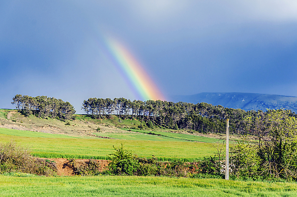 포토 JPG 해외이미지 구름 유럽 백그라운드 무지개 밭 농업 자연 하늘 날씨 산 풍경 사람없음 야외 빨간색 초록색 컬러풀 농장 노란색 마을 환경 계곡 어둠 흰색 스페인 해외202004 해외포토 자연요소 나라 산업 컬러 생태계 파일형식 이미지허브