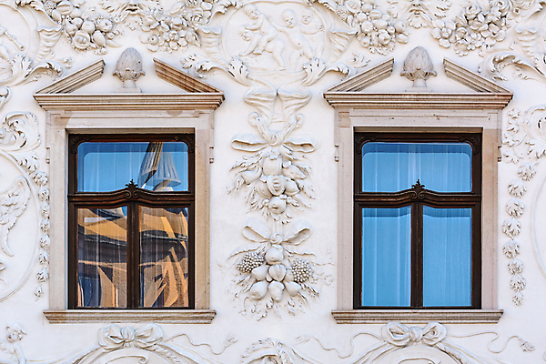 포토 JPG 해외이미지 외관 건축양식 창문 유리 아파트 주택 사람없음 건물 주거지 해외202004 해외포토 건축물 건축 재질 파일형식 이미지허브