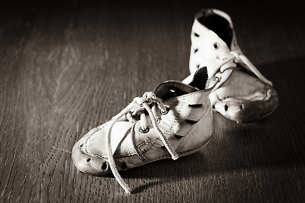 포토 JPG 해외이미지 전통 어린이 백그라운드 신발 컨셉 부츠 사람없음 목재 검은색 수확 골동품 흰색 아기 쌍 발표 가죽 심볼 향수 복고 땀 과거 초대 단계 걸음마 샤워실 옛날 운동화끈 해외202004 해외포토 나무 컬러 농업 재료 모션 사람 화장품 끈 샤워시설 파일형식 이미지허브