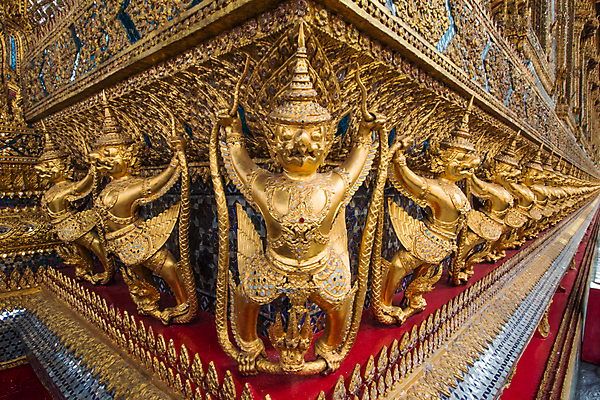 포토 JPG 해외이미지 전통 아시아 종교 문화 선 벽 조각 여행 불교 건축양식 태국 조류 미술 동양인 사람없음 건물 장식 조각상 여행객 금속 궁전 발코니 사찰 영혼 역사 황금 악마 심볼 방콕 에메랄드 동쪽 옛날 해외202004 해외포토 동물 건축물 건축 나라 고건축 종교건축 재질 문화예술 사람 인종 조형물 보석 방향 파일형식 이미지허브