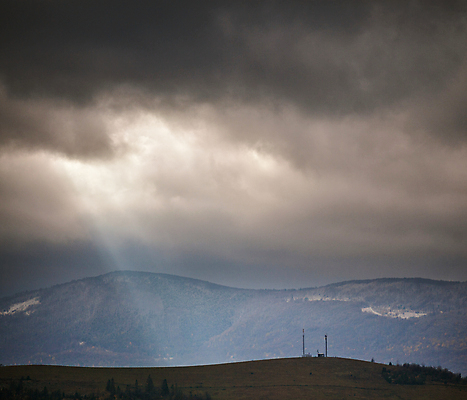 포토 JPG 해외이미지 구름 계절 백그라운드 자연 하늘 산 풍경 사람없음 야외 초록색 여름 파란색 빛 햇빛 얼음 어둠 회색 안개 가을 시골 황무지 11월 언덕 폭풍 흐림 우크라이나 해외202004 해외포토 자연요소 유럽 컬러 날씨 태양 날짜 생태계 파일형식 이미지허브