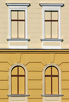 포토 JPG 해외이미지 외관 유럽 벽 백그라운드 건축양식 창문 벽돌 주택 프레임 사람없음 야외 건물 노란색 수확 흰색 클래식 복고 옛날 줄서기 해외202004 해외포토 건축물 건축 나라 컬러 컨셉 농업 모션 파일형식 이미지허브