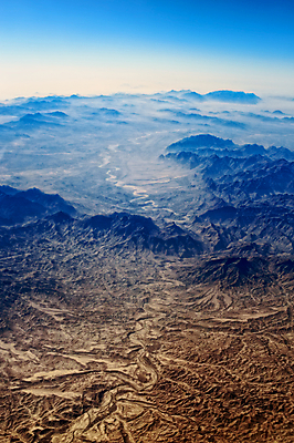 포토 JPG 해외이미지 여행 자연 산 안테나 파노라마 풍경 경사 사람없음 파란색 햇빛 환경 추위 바위 정상 땅 고도 언덕 그림 오르기 지역 내추럴 아프가니스탄 웅장함 절정 지질학 수평선 해외202004 해외포토 교육 컬러 통신 모션 촬영기법 태양 돌_바위 생태계 파일형식 이미지허브