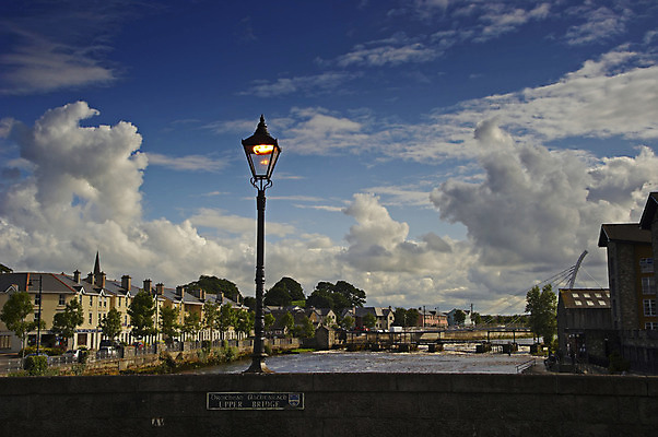 포토 JPG 해외이미지 전구 건축양식 조명 사람없음 물 빛 강 도시풍경 램프 도시 아일랜드 타운 마요네즈 해외202004 해외포토 자연요소 건축 유럽 풍경 소스_음식 파일형식 이미지허브