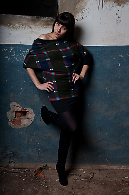 포토 JPG 해외이미지 백인 모델 1 응시 드레스 옷 여자 행복 포즈 신체 장난 휴가 휴식 갈색머리 건강 한명 사람 성인 유행 산책 기쁨 달콤 내추럴 러시아인 스타일 해외202004 해외포토 서양인 헤어스타일 시선 감정 컨셉 맛 파일형식 이미지허브