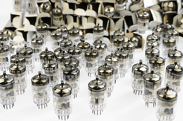 포토 JPG 해외이미지 산업 전구 유리 사람없음 전자제품 빛 힘 수확 램프 투명 라디오 복고 전자 오디오 철사 튜브 고립 다이오드 옛날 진공 해외202004 해외포토 농업 재질 조명 파일형식 이미지허브