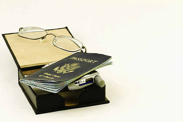 포토 JPG 해외이미지 안경 여행 비즈니스 모바일 세포 사람없음 금융 스마트폰 글로벌 체험 준비 여권 비서 경영 해외202004 해외포토 직업 잡화 컨셉 경제 핸드폰 스마트기기 파일형식 이미지허브