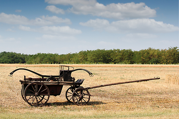 포토 JPG 해외이미지 구름 밭 하늘 불 사람없음 야외 초록색 파란색 갈색 노란색 장비 공구 시골 긴급 역사 구출 소방관 과거 엔진 기어 펌프 옛날 화상 해외202004 해외포토 자연요소 컬러 컨셉 농업 도구 도움 상처 구조원 소방 파일형식 이미지허브