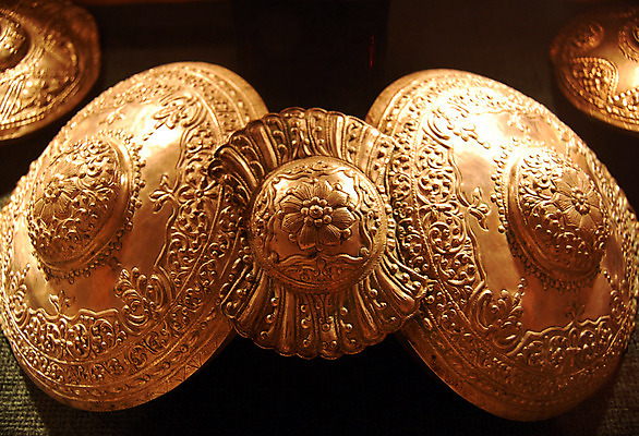 포토 JPG 해외이미지 그릇 옷 장신구 사람없음 장식 빛 반짝임 상자 수확 골동품 벨트 재산 닫기 쇠사슬 소중 묘사 복고 보물 발칸반도 옛날 해외202004 해외포토 식기 잡화 컨셉 농업 모션 금융 파일형식 이미지허브