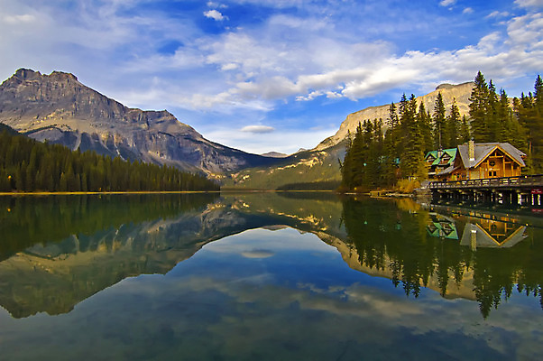 포토 JPG 해외이미지 나무 구름 호수 캐나다 건축양식 자연 하늘 산 풍경 사람없음 야외 건물 물 파란색 관광지 반사 미국 오두막 에메랄드 북쪽 앨버타 전국 해외202004 해외포토 자연요소 식물 건축물 건축 컬러 여행 북아메리카 보석 방향 생태계 파일형식 이미지허브