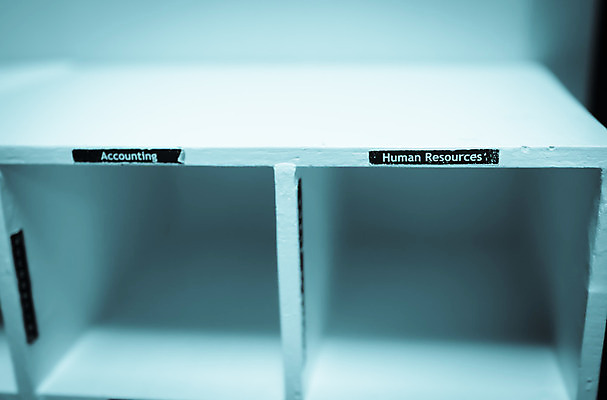 포토 JPG 해외이미지 컨셉 비즈니스 통신 부분 아이디어 실내 사람 사람없음 가로 사무실 침묵 금지 업무 구멍 조직 그룹 큼 오브젝트 비둘기 문서 질서 회계 정리함 편지쓰기 공급 해외202004 해외포토 조류 내부 경제 소리 기록 예절 작업 크기 편지 파일형식 이미지허브