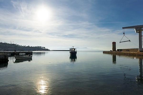 포토 JPG 해외이미지 주간 구름 바다 하늘 사람없음 야외 햇빛 조선소 해외202004 해외포토 자연요소 산업 태양 파일형식 이미지허브