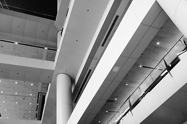 포토 JPG 해외이미지 디자인 벽 가구 백그라운드 비즈니스 건축양식 창문 유리 미래 바닥 흑백 실내 사람없음 내부 건물 사무실 우주 금속 도시 업무 복도 천장 철강 스타일 해외202004 해외포토 건축물 건축 생활용품 컨셉 재질 촬영기법 작업 파일형식 이미지허브