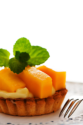 포토 JPG 해외이미지 접시 음식 조각 백그라운드 다이어트 오렌지 과일 디저트 건강 사람없음 장식 파란색 빛 노란색 쿠키 과자 케이크 식당 빵집 추위 흰색 신선 체리 달콤 맛 작음 유혹 설탕 자르기 굽기 민트 크림 만족 상쾌 망고 고립 타르트 페스츄리 해외202004 해외포토 식기 감정 빵 컬러 컨셉 모션 상점 크기 구이 허브 열대과일 파이_빵 파일형식 이미지허브