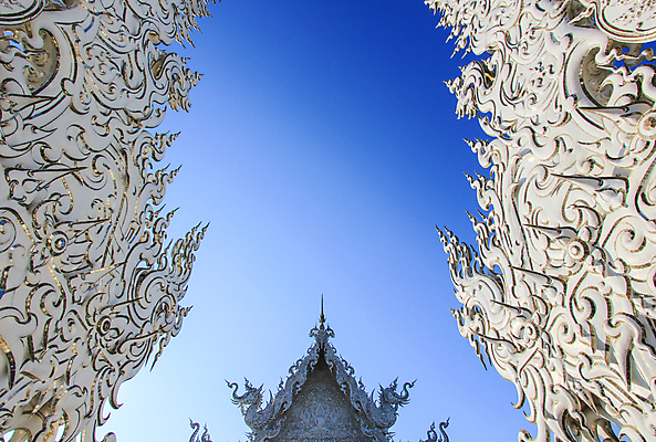 포토 JPG 해외이미지 주간 캐릭터 종교 호수 조각 불교 태국 하늘 창조 미술 사람없음 파란색 컬러풀 햇빛 조각상 반사 맑음 활발 거울 흰색 연못 사찰 수도원 일반 강렬 명품 정교 해외202004 해외포토 자연요소 아시아 컬러 컨셉 종교건축 날씨 문화예술 태양 조형물 상품 파일형식 이미지허브