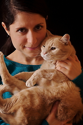 포토 JPG 해외이미지 동물 백인 여자 행복 얼굴 백그라운드 회사 털 함께함 사랑 한명 사람 친구 반려동물 검은색 고양이 잡기 긍정 생강 돌봄 해외202004 해외포토 서양인 1 감정 컬러 컨셉 채소 비즈니스 포유류 관계 모션 신체부위 파일형식 이미지허브