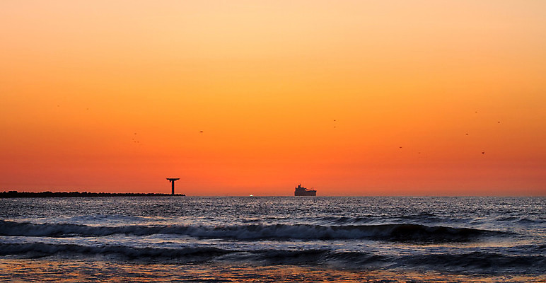 포토 JPG 해외이미지 바다 하늘 휴가 사람없음 초록색 물 빛 태양 노란색 침묵 황혼 일몰 새벽 황금 수평선 해외202004 해외포토 자연요소 컬러 노을 소리 파일형식 이미지허브