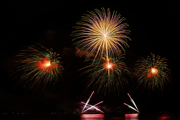 포토 JPG 해외이미지 기념일 행복 백그라운드 크리스마스 하늘 불 추상 휴가 새로움 폭죽 이벤트 사람없음 빨간색 빛 컬러풀 파티 축제 어둠 축하 야간 폭발 연도 광 카운트다운 해외202004 해외포토 자연요소 감정 컬러 컨셉 무늬 파일형식 이미지허브