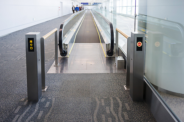 포토 JPG 해외이미지 여행 비즈니스 건축양식 교통시설 모션 유리 추상 미래 바닥 실내 사람없음 내부 사무실 계단 금속 산책 도시 복도 전철 역 공항 에스컬레이터 일반 방법 터미널 해외202004 해외포토 건축 육상교통 교통 컨셉 무늬 재질 휴식 대중교통 시설 파일형식 이미지허브