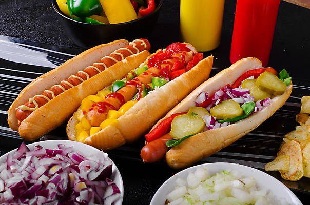 포토 JPG 해외이미지 재료 검은배경 양파 피망 파프리카 실내 사람없음 케첩 머스터드 피클 핫도그 소스통 적양파 해외202004 해외포토 음식 백그라운드 채소 패스트푸드 통 내부 검은색 소스_음식 절임 파일형식 이미지허브