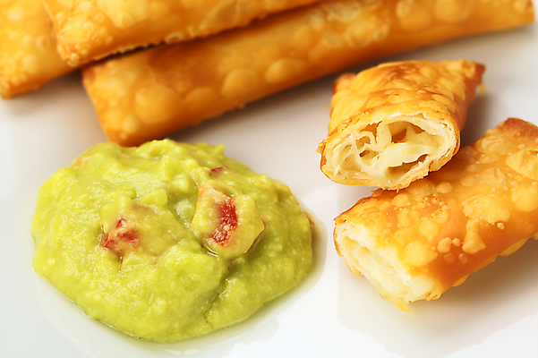 포토 JPG 해외이미지 음식 토마토 채소 치즈 요리 사람없음 가로 빨간색 초록색 사진촬영 튀김 막대기 자르기 준비 아보카도 과카몰리 살사댄스 채식주의자 페루 해외202004 해외포토 컬러 과일 모션 유제품 촬영 춤 소스_음식 남아메리카 채식 파일형식 이미지허브