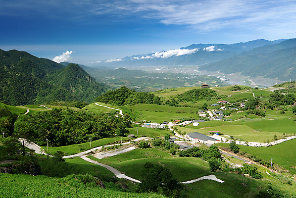 포토 JPG 해외이미지 나무 식물 구름 공원 여행 밭 농업 자연 하늘 산 파노라마 풍경 사람없음 야외 초록색 파란색 컬러풀 햇빛 농장 환경 계곡 침묵 성장 시골 신선 숲 땅 언덕 장면 내추럴 수평선 해외202004 해외포토 자연요소 공공시설 산업 컬러 촬영기법 태양 소리 생태계 파일형식 이미지허브